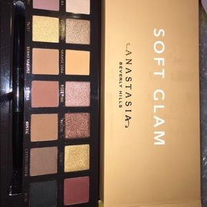 Anastasia Soft Glam Pallet